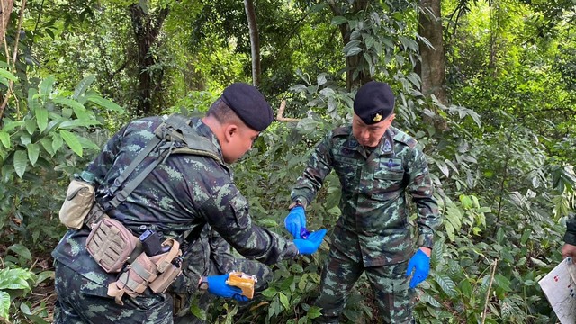 “เชียงราย”กองกำลังผาเมืองตรวจสอบพื้นที่ยิงปะทะขบวนการลำเลียงยาเสพติดชายแดนแม่สาย ยึดยาบ้า 500,000 เม็ด