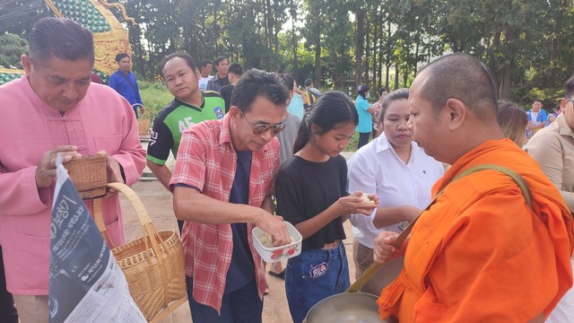 เพชรบูรณ์-พุทธศาสนิกชนชาว ร่วมทำบุญตักบาตร เทโวโรหณะ เนื่องในเทศกาลออกพรรษา