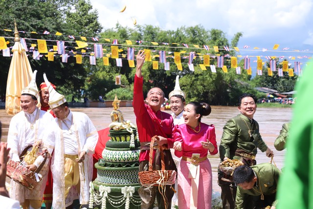 เพชรบูรณ์-รัฐมนตรีช่วยว่าการกระทรวงสาธารณสุข เป็นประธานในพิธีอุ้มพระดำน้ำ ประจำปี 2566