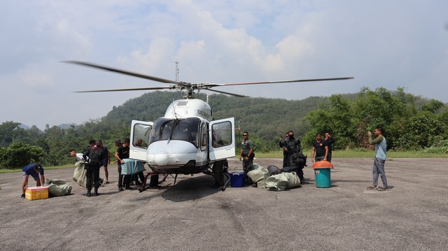 ยะลา-เบตง เฮลิคอปเตอร์ สนับสนุนภารกิจ ตชด.445 สับเปลี่ยนกำลังพล เคลื่อนย้ายสัมภาระ