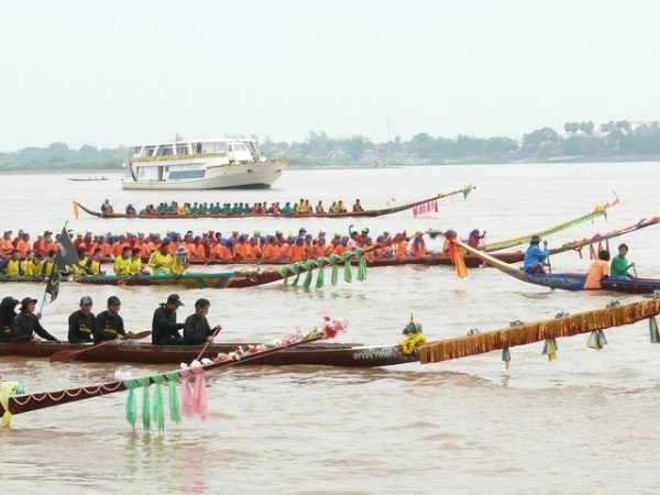 มุกดาหาร เปิดงานแข่งเรือออกพรรษาไทย-ลาววันที่ 27 ลาววันที่ 30 ตค. นทท.นับหมื่น กระตุ้นเศรษฐกิจ 2 ฝั่งโขงไหลลื่น