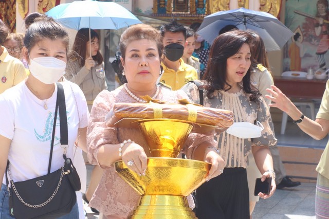 สมุทรปราการ-คึกคื้น!! พิธีทอดกฐินสามัคคี ”วัดบางพลีใหญ่กลาง” ครอบครัวรอดปัญญารับเป็นเจ้าภาพ