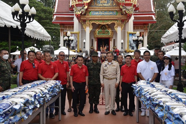 จันทบุรี-ศาลหลักเมืองจันทบุรี แจกข้าวสารจำนวน 7,200 ถุง เนื่องในวันคล้ายวันเปิดศาลน้อมถวายเป็นพระราชกุศลฯ สำนึกในพระมหากรุณาธิคุณพระบาทสมเด็จพระเจ้าอยู่หัวฯ