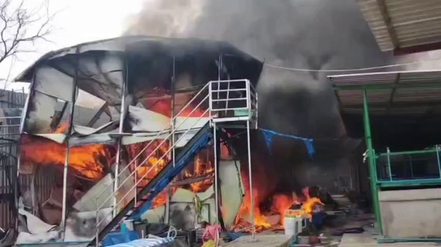 ปทุมธานี ไฟไหม้บ้านพักคนงานย่านรังสิตวอด 40 ห้อง