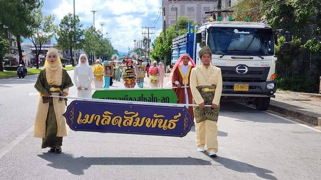 นราธิวาส-ชาวสุไหงโก-ลกเต็มเปี่ยมไปด้วยรอยยิ้มและความสุขที่ได้ร่วมงานเมาลิดสัมพันธ์ ประจำปี 2566 ของพี่น้องมุสลิมชาวสุไหงโก-ลก