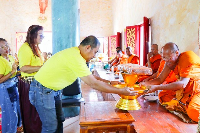 ปทุมธานี คณะญาติธรรมลำลูกกาและคณะศิษยานุศิษย์ บูชาธรรม ๗๙ ปี หลวงพ่อธัมมชโย (วัดพระธรรมกาย) ร่วมทอดกฐินสามัคคี