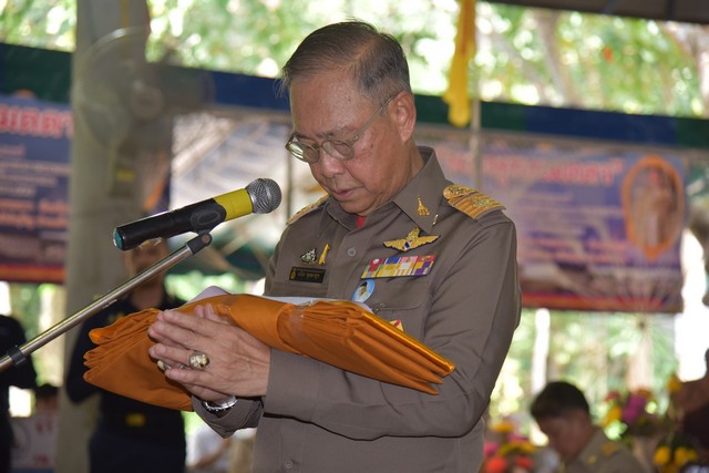 จันทบุรี-องคมนตรี ติดตามและขับเคลื่อนโครงการพระราชดำริ ในรัชกาลที่ ๙ ในเขตพื้นที่จังหวัดจันทบุรีพร้อมเป็นประธานทอดกฐินสามัคคีมหากุศลเพื่อรวบรวบปัจจัยจัดสร้างพระสมเด็จองค์ปฐม พระพุทธเมตตา วัดเทพประทาน อำเภอสอยดาว จังหวัดจันทบุรี