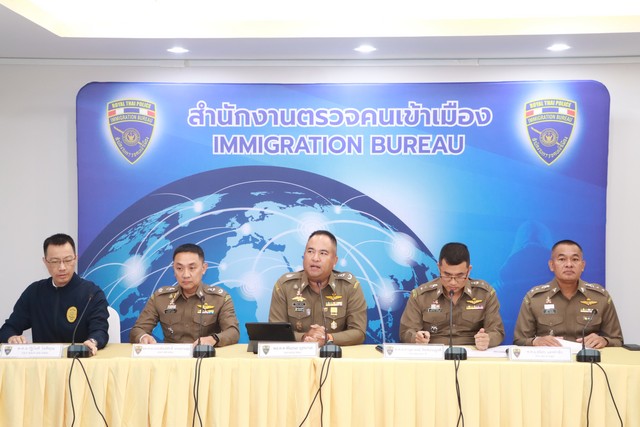 บก.ตม.6 รวบหนุ่มรัสเซีย หนึ่งในสมาชิก “ธุรกรรมทางการเงินเถื่อน” รับฝาก โอน ถอน เก็บเงินผิดกฎหมายทุกชนิด ผ่านระบบอิเล็กทรอนิกส์ มูลค่าเงินผิดกฎหมายหมุนเวียน 1,643 ล้านบาท