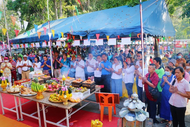 ปทุมธานี คณะกรรมการหมู่บ้านพฤกษา 20 จัดงานนมัสการหลวงพ่อพุทธโสธร (องค์จำลอง) ปีที่ 9