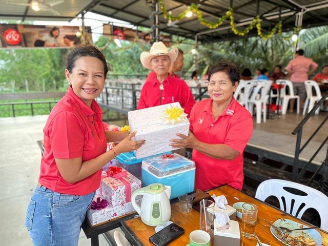 สงขลา-อิ่มทุกมื้อคุณภาพทุกเมนู นี้ให้ลูกนักเรียน ตามปรัชญาของเศรษฐกิจพอเพียงในหลวงรัชกาลที่ 9 พัฒนาคุณภาพ สู่คุณภาพชีวิต นักเรียน