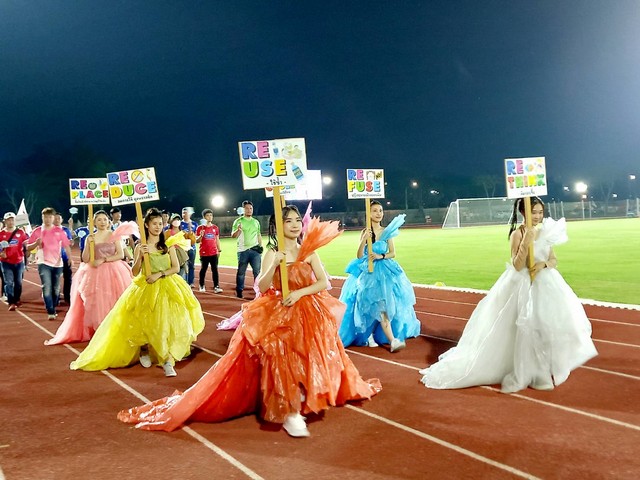 ปทุมธานี ” เปิดอย่างยิ่งใหญ่” การแข่งขันฟุตบอล “CSR BANGKADI CUP” ครั้งที่ 2 ประจำปี 2567 สานสัมพันธ์สามัคคีระหว่างหน่วยงาน