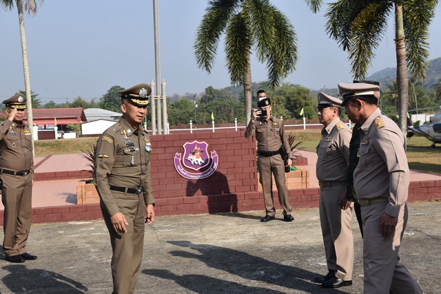 จันทบุรี-ผู้บัญชาการตำรวจแห่งชาติ นำคณะตรวจเยี่ยมศูนย์มินิธัญญารักษณ์ สถานฟื้นฟูสมรรถภาพผู้ติดยาเสพติดและให้กำลังใจเจ้าหน้าที่ รับทราบปัญหา อุปสรรค ความต้องการต่อการปฏิบัติหน้าที่บำบัดฟื้นฟูผู้ติดยาเสพติด