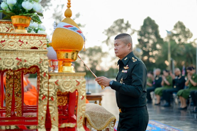 พิษณุโลก กองทัพภาคที่ 3 จัดพิธีตักบาตรพระสงฆ์เพื่อถวายเป็นพระราชกุศล แด่ สมเด็จพระนเรศวรมหาราช เนื่องในวันกองทัพไทย