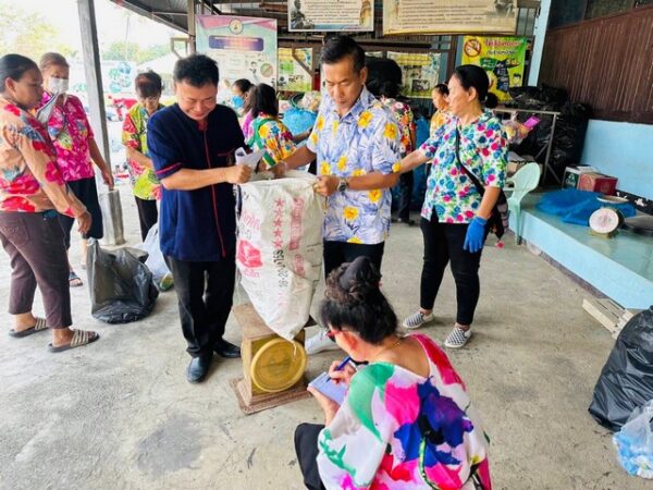 สุโขทัย-เทศบาลเมืองสุโขทัยธานีจัดตั้งธนาคารขยะชุมชน ลดขยะมูลฝอย ของไม่ใช่แล้วเปลี่ยนเป็นรายได้