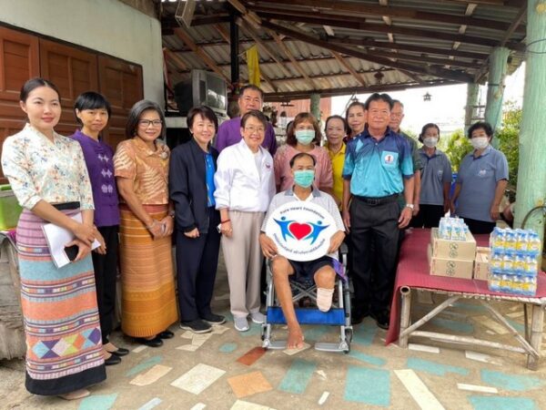 มูลนิธิหัวใจบริสุทธิ์ จับมือ หน่วยงานกระทรวงแรงงาน จ.ลำพูน พร้อมทั้งรายการร้องทุกข์ลงป้ายนี้ สถานีข่าวไทยพีบีเอส ลงพื้นที่ มอบรถเข็นวีลแชร์และอุปกรณ์ให้ผู้พิการและผู้ยากไร้ เติมกำลังใจให้ชีวิต