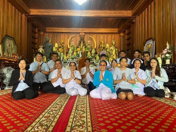 ร้อยเอ็ด…เมตตาสูง…พระครูปลัดฯบริจาครถพยาบาลพร้อมอุปกรณ์ทางการแพทย์มูลค่ากว่า 2 ล้าน 4 แสนบาทให้กับโรงพยาบาลธวัชบุรี จังหวัดร้อยเอ็ด