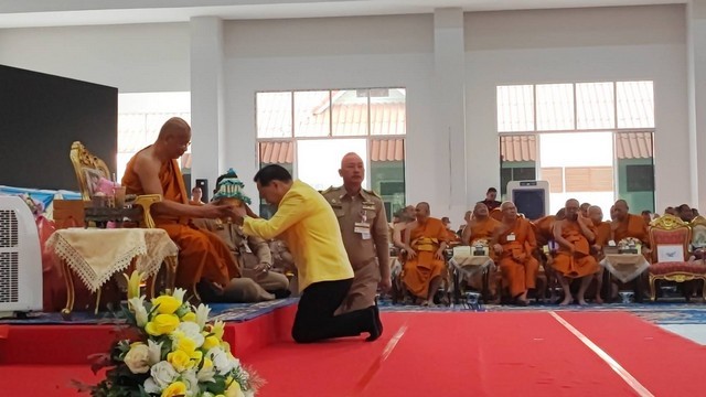 ปทุมธานี สมเด็จพระมหาวีรวงศ์ มอบประกาศเกียรติคุณวัดต้นแบบโครงการวัด ประชา รัฐ สร้างสุข