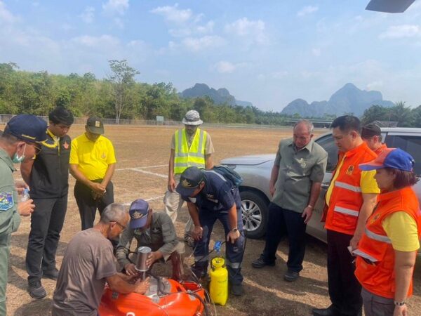 กระบี่-นักบินกรมฝนหลวง ดับไฟป่าเขาปากเบนวันที่สอง สามารถสกัดจุดใหญ่ไม่ให้ไฟลุกลามได้มาก ลุยต่อปฏิบัติการพรุ่งนี้อีกวัน