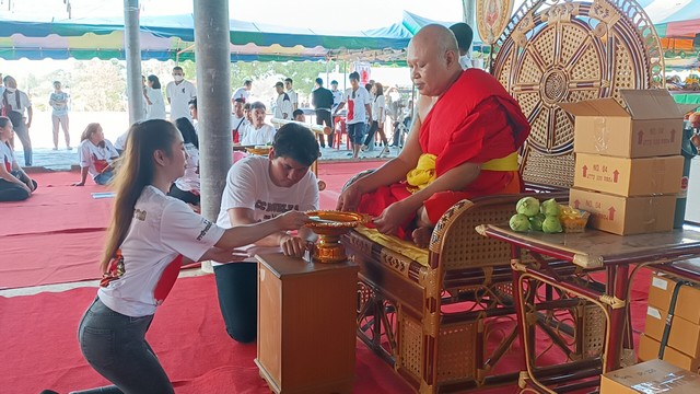 ปราจีนบุรี-ศิษยานุศิษย์ร่วมงานไหว้ครู ครอบครูบูชาครูคับคั่งของขึ้นกันทั่วหน้า