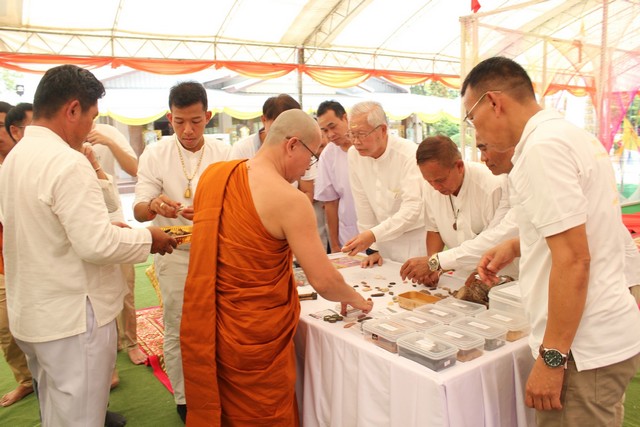 ร้อยเอ็ด…พระครูวิมลบุญโกศลเกจิดังเมืองเกินร้อยพลีมวล100 ล้าน สร้างพระแจกฟรี 13 เมษายน 2567 นี้ พร้อมกดพิมพ์นำฤกษ์