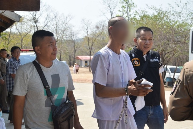 กาฬสินธุ์-คุมตัวอดีตพระดังข่มขู่-ถ่ายคลิปหญิงประจานค้นกุฏิพบปืนยาบ้าเพียบ