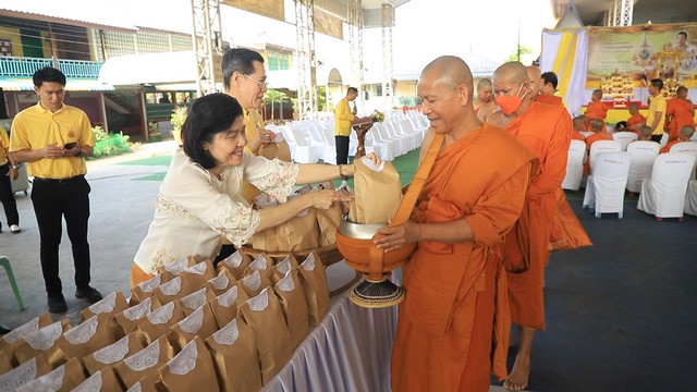 ลพบุรี-พิธีทำบุญตักบาตรข้าวสารอาหารแห้งแก่พระภิกษุสงฆ์และสามเณร 88 รูป โครงการบรรพชาสามเณรภาคฤดูร้อนเฉลิมพระเกียรติพระบาทสมเด็จพระเจ้าอยู่หัว เนื่องในโอกาสมหามงคลเฉลิมพระชนมพรรษา 6 รอบ 28 กรกฎาคม 2567