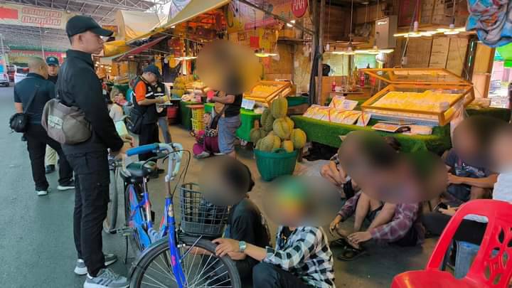 ปทุมธานี จับต่างด้าวชาว เขมร-พม่า เจ้าของร้านขายทุเรียนย่านตลาดไอยราอำเภอคลองหลวง