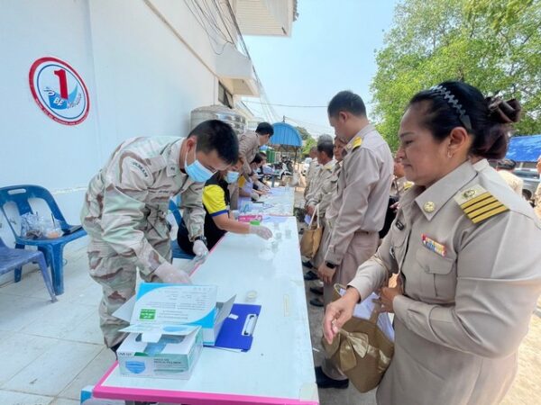 กาฬสินธุ์เอาจริงปกครองกมลาไสยตรวจปัสสาวะผู้นำชุมชนพบสารเสพติด 3 รายลงโทษวินัยเด็ดขาด