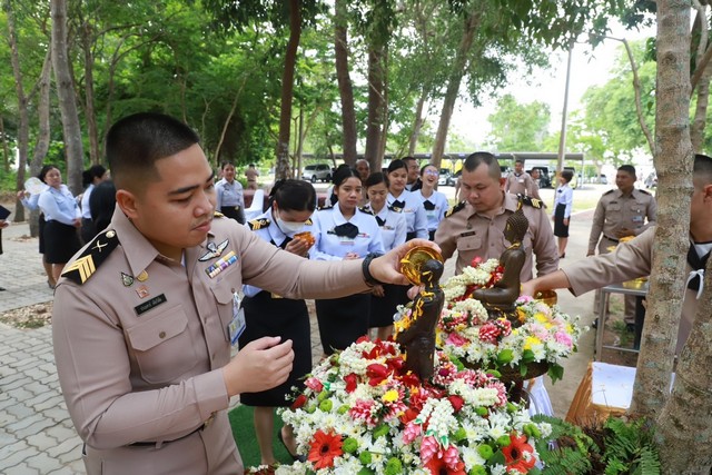 สืบสานประเพณีสงกรานต์ กรมสรรพาวุธทหารเรือ สรงน้ำพระ รับพรปีใหม่ไทยเพื่อเป็นสิริมงคล