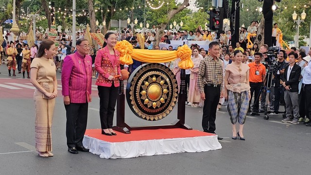 ชลบุรีจัดเต็มดึงสวนนงนุชพัทยาร่วมจัดขบวนรถบุฟผชาติในงาน Maha Songkran World Water Festival 2024  “งานเย็นทั่วโลกมหาสงกรานต์ 2567”
