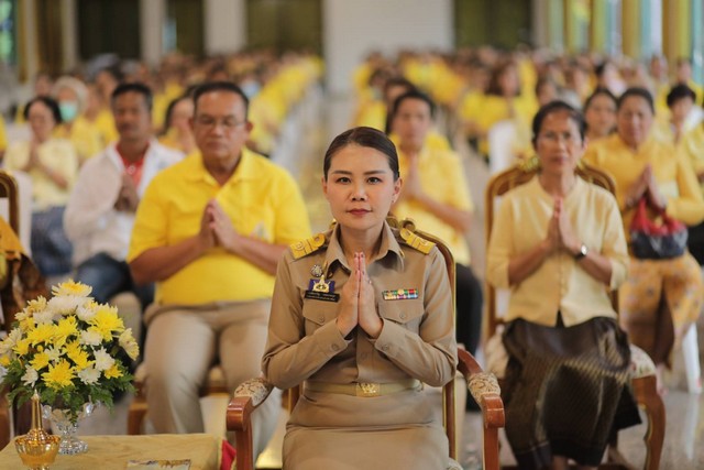 กาฬสินธุ์พสกนิกรสวดมนต์ถวายพระพรชัยมงคลพระบาทสมเด็จพระเจ้าอยู่หัว