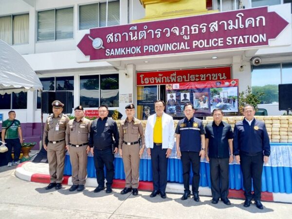 ปทุมธานี ตำรวจภูธรภาค 1 จับกุมเครือข่ายยาเสพติด เตรียมส่งเข้าพื้นที่ปริมณฑล ยึดของกลาง 4.8 ล้านเม็ดมูลค่า 140 ล้านบาท