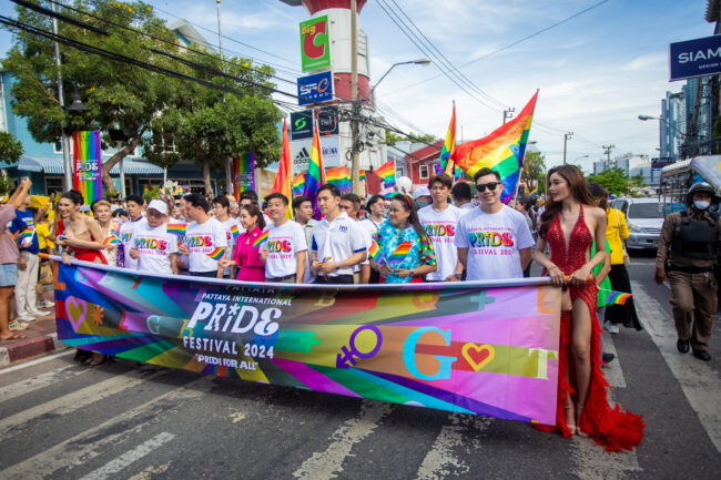 นายกเศรษฐา ทวีสิน ร่วมเดินลอดอุโมงค์ซุ้ม Pattaya International Pride Festival 2024