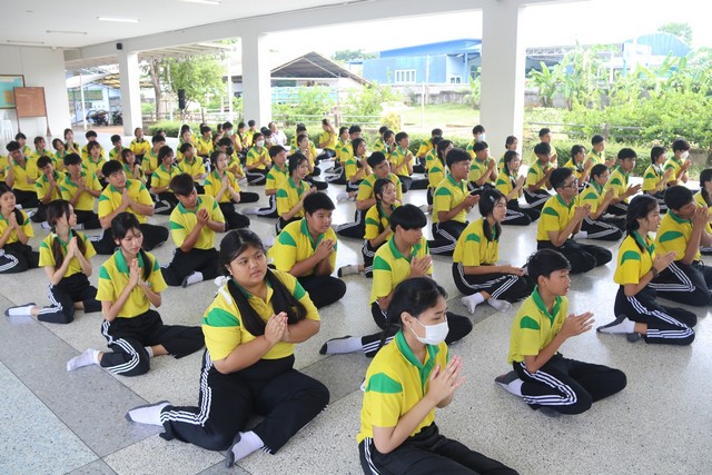 ชลบุรี-ใต้ร่มธัมมสิริ นักเรียนชั้นม.3 อบรมคุณธรรมจริยธรรมนำหลักธรรมมาประยุกต์ใช้ในการดำเนินชีวิต