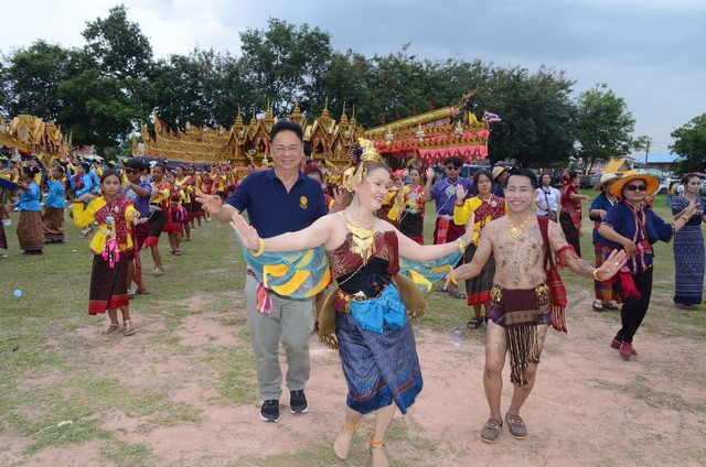 กาฬสินธุ์ชาวหนองสอรำบวงสรวงเทวดาพญาแถนขอฝนสืบสานประเพณีบุญบั้งไฟ