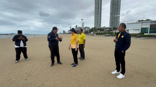 ชลบุรี-มรสุมซัด เล่นงานชายหาดนาจอมเทียนพังยาวเกือบ 500 เมตร จนท.เร่งแก้ไข จัดทำป้ายเตือน หลีกเลี่ยงการใช้พื้นที่ชั่วคราว