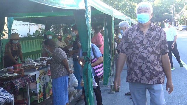 สงขลา-ตลาดเกษตรกรจังหวัดสงขลาเป็นทางเลือกของชาวเมืองสงขลาในการซื้อสินค้าพืชผักผลไม้สดจากสวนในราคาที่ถูกกว่าท้องตลาด