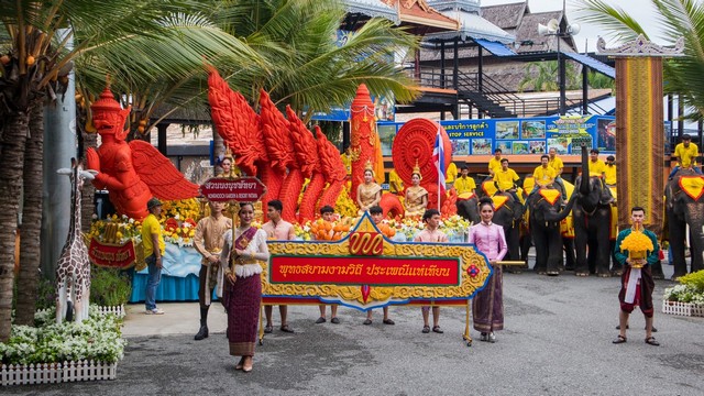 สวนนงนุชพัทยาร่วมสืบสานประเพณีไทยจัดขบวนแห่เทียนพรรษานำช้างร่วมขบวน สุดยิ่งใหญ่อลังการ