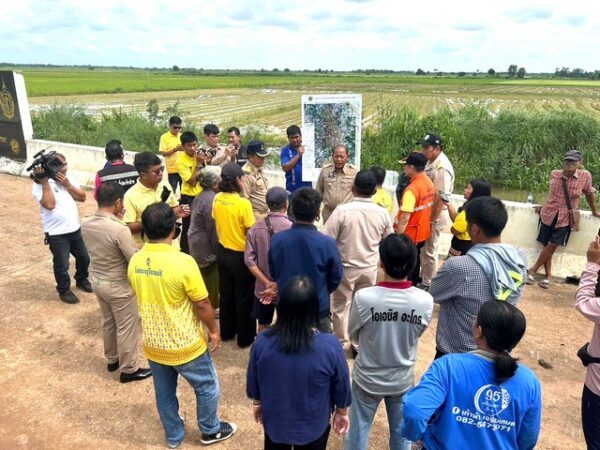 พิจิตร-ชาวนาพิจิตรที่ลุ่มต่ำริมแม่น้ำยมครวญน้ำเหนือไหลบ่าท่วมนาข้าว