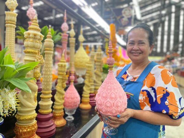 ปทุมธานี ตลาดสี่มุมเมืองชวนเลือกซื้อสังฆภัณฑ์ดอกไม้สดเทียนพรรษา รับเทศกาลเข้าพรรษาที่เดียวจบทุกวัน 24 ชั่วโมง