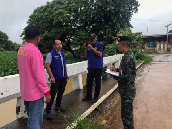 อุตรดิตถ์-“ศปภ.ป.21 พัน.20 ลงพื้นที่ช่วยเหลือประชาชนที่ประสบอุทกภัยในพื้นที่อำเภอลับแล จังหวัดอุตรดิตถ์”