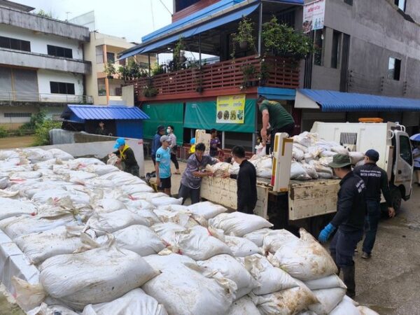 “เชียงราย”แม่สายเฝ้าระวังน้ำสายล้นตลิ่งทะลักเข้าท่วมชุมชนตลอดสายลมจอย”