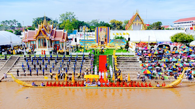 พิจิตร-องคมนตรีประธานเปิดงานแข่งขันเรือยาวชิงถ้วยพระราชทาน ณ ลำน้ำน่านหน้าวัดท่าหลวง พระอารามหลวง จังหวัดพิจิตร