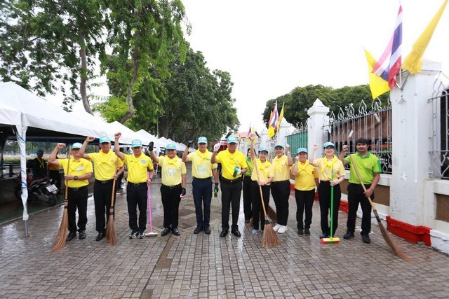 พิษณุโลก กองทัพภาคที่ 3 รวมพลัง จิตอาสา ทำความสะอาดรั้วกำแพง วัดพระศรีรัตนมหาธาตุวรมหาวิหาร