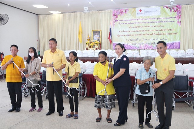 ชลบุรี-อำเภอสัตหีบ รับมอบถุงยังชีพโครงการหน่วยบำบัดทุกข์บำรุงสุข นำมอบ ผู้ยากไร้ ผู้สูงอายุ และผู้พิการที่มีฐานะยากจน 