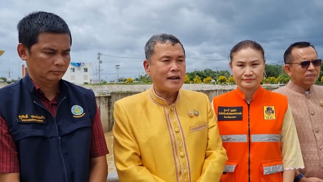 สงขลา-ปลัดกระทรวงมหาดไทยลงพื้่นที่ติดตามสถานการณ์น้ำและการเตรียมความพร้อมรับมือน้ำท่วมหาดใหญ่