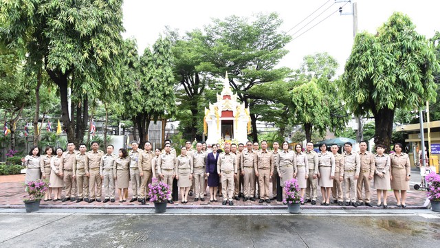 ‘บุญสงค์ ทัพชัยยุทธ์’ สักการะสิ่งศักดิ์สิทธิ์ประจำกระทรวง เนื่องในโอกาสเข้ารับตำแหน่ง ปลัดกระทรวงแรงงาน คนที่ 14 