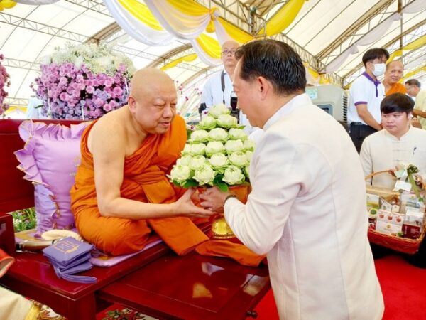 ปทุมธานี ร่วมทำบุญอายุวัฒนะมงคล ครบรอบ ๖๐ ปี พระราชวรเมธาอาจารย์ เจ้าคณะจังหวัดปทุมธานี (ธรรมยุต) เจ้าอาวาสวัดโบสถ์ สามโคก