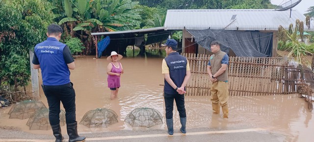 ลำพูน – นอ.ป่าซาง ลงพื้นที่ติดตามสถานการณ์อทุกภัยในพื้นที่ ขอรายงานสถานการณ์น้ำทา และน้ำปิง