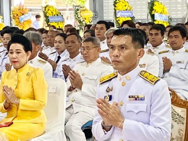 ตราด-อ.คลองใหญ่ จัดพิธีทำบุญตักบาตรถวายพระราชกุศลพระบาทสมเด็จพระบรมชนกาธิเบศร มหาภูมิพลอดุลยเดชมหาราช บรมนาถบพิตร เนื่องในวันนวมินทรามหาราช